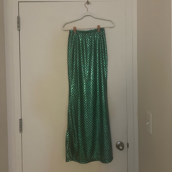 ✨ BUY 1 GET 1 FREE CLOTHING SALE ✨ Mermaid Maxi Skirt - Picture 2 of 2